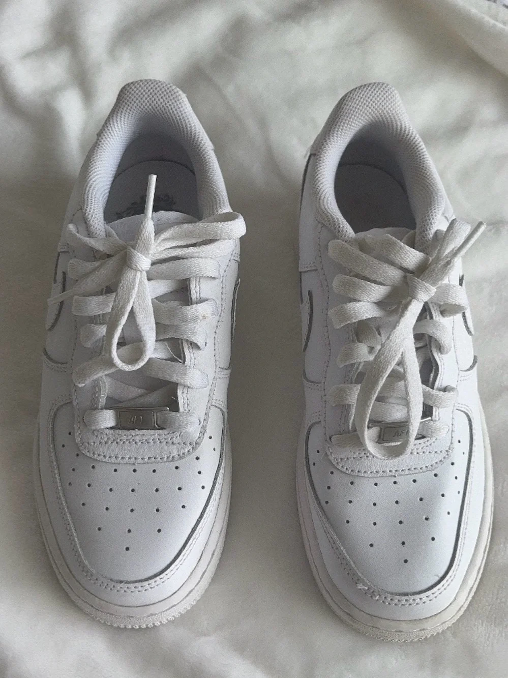 Nike White Low-Top Lace-Up Sneakers - Picture 3 of 4